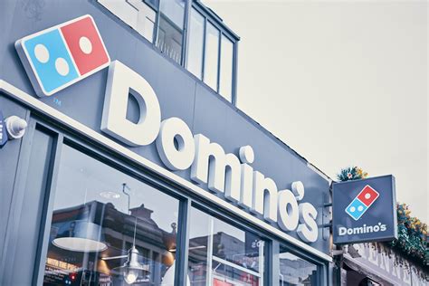 domino's number of stores